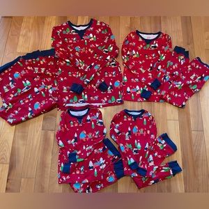 4 sets matching family pajamas